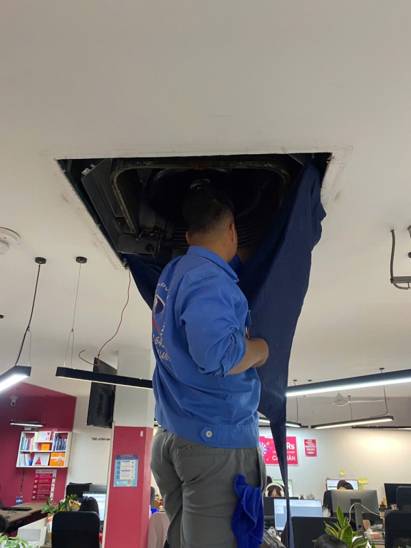 Dịch Vụ Vệ Sinh Máy Lạnh Âm Trần Quận 2